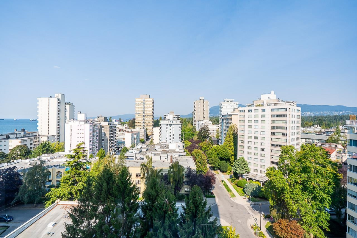 Walk-In Closet Photo of 1206 1850 Comox Street, Vancouver, BC