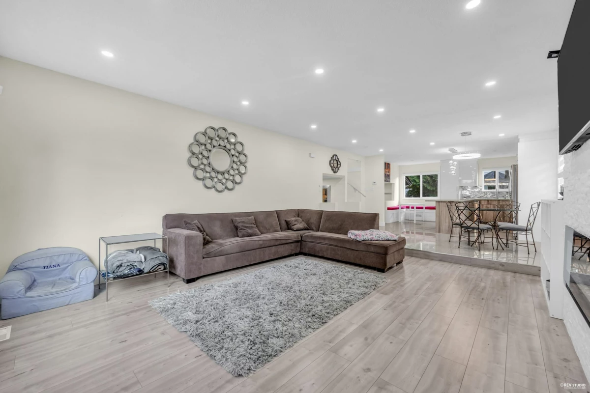 Kitchen Island Photo of 11280 Caravel Court, Richmond, BC