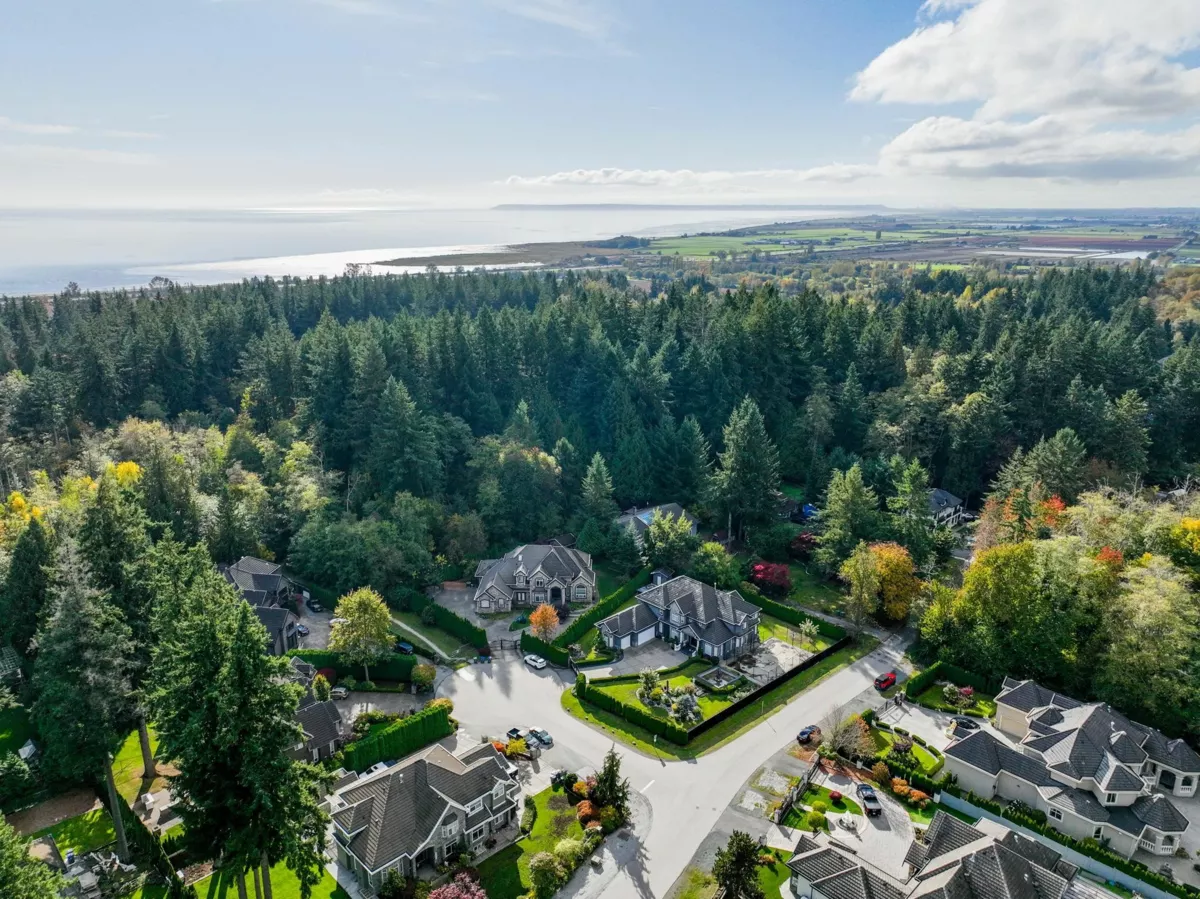 Hallway Photo of 5479 124b Street, Surrey, BC