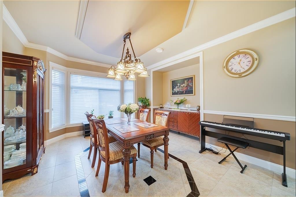 Kitchen Island Photo of 5479 124b Street, Surrey, BC