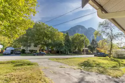 38183 Lombardy Crescent, Squamish, BC, Squamish — Single Family Residence for sale