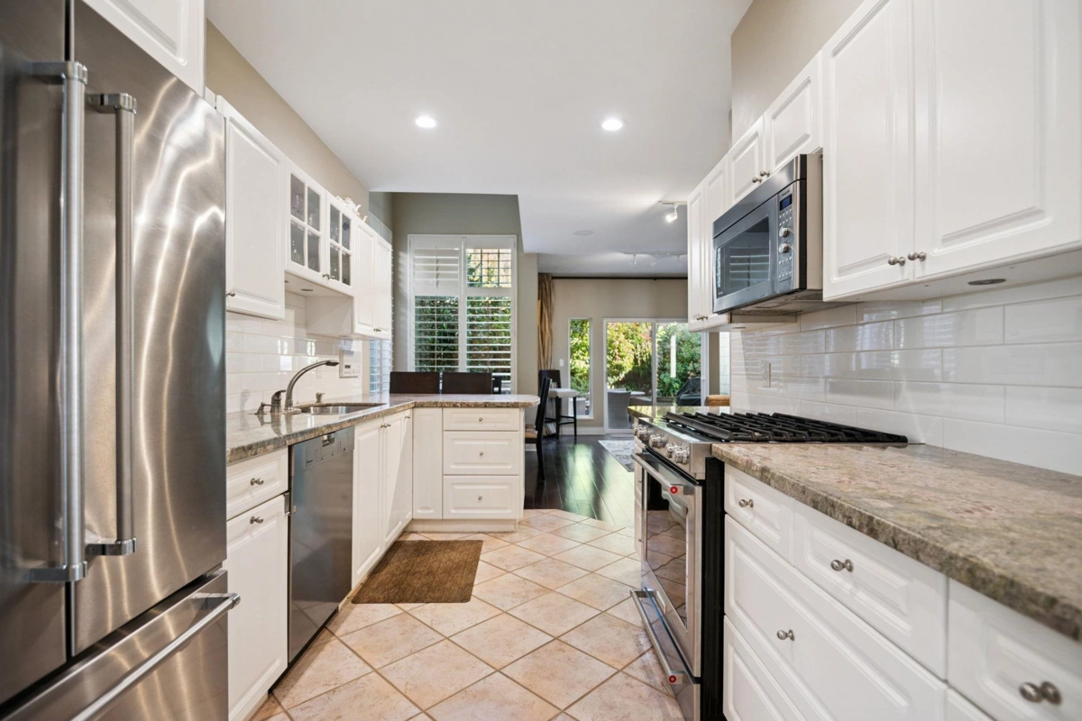 Kitchen Island Photo of 1271 3rd Street, West Vancouver, BC