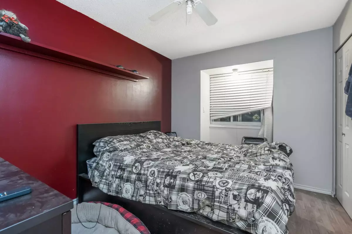 Laundry Room Photo of 9417 204a Street, Langley, BC