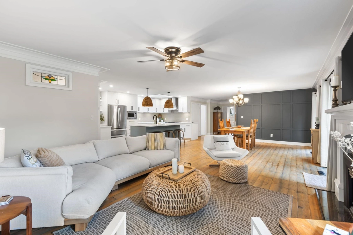Dining Area Photo of 14015 Marine Drive, White Rock, BC