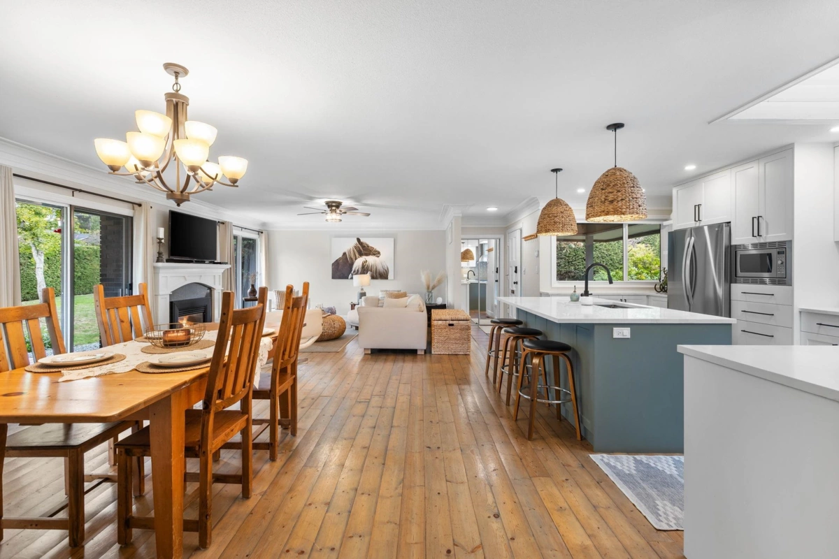 Family Room Photo of 14015 Marine Drive, White Rock, BC