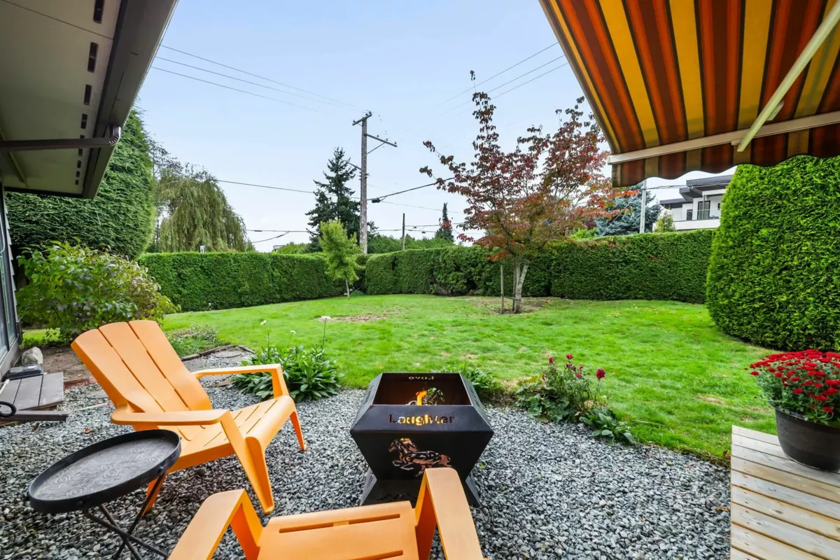 Guest Bathroom Photo of 14015 Marine Drive, White Rock, BC