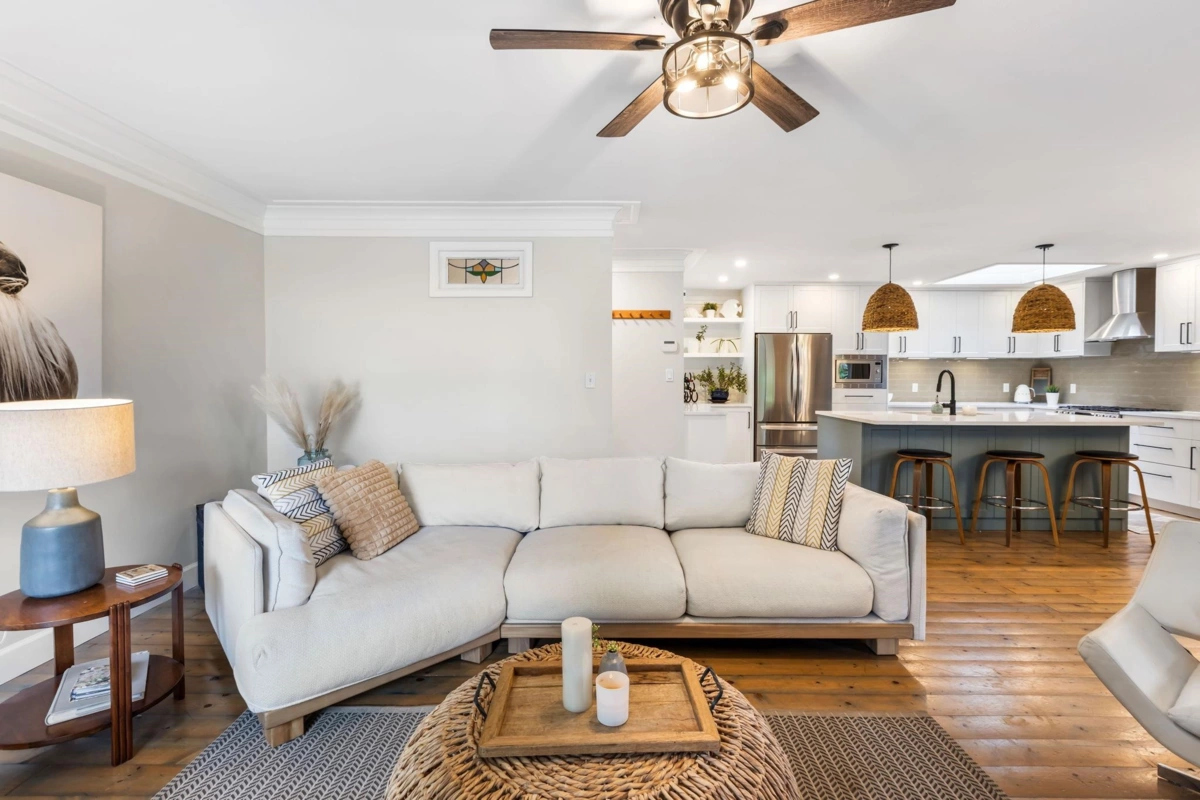 Kitchen Photo of 14015 Marine Drive, White Rock, BC
