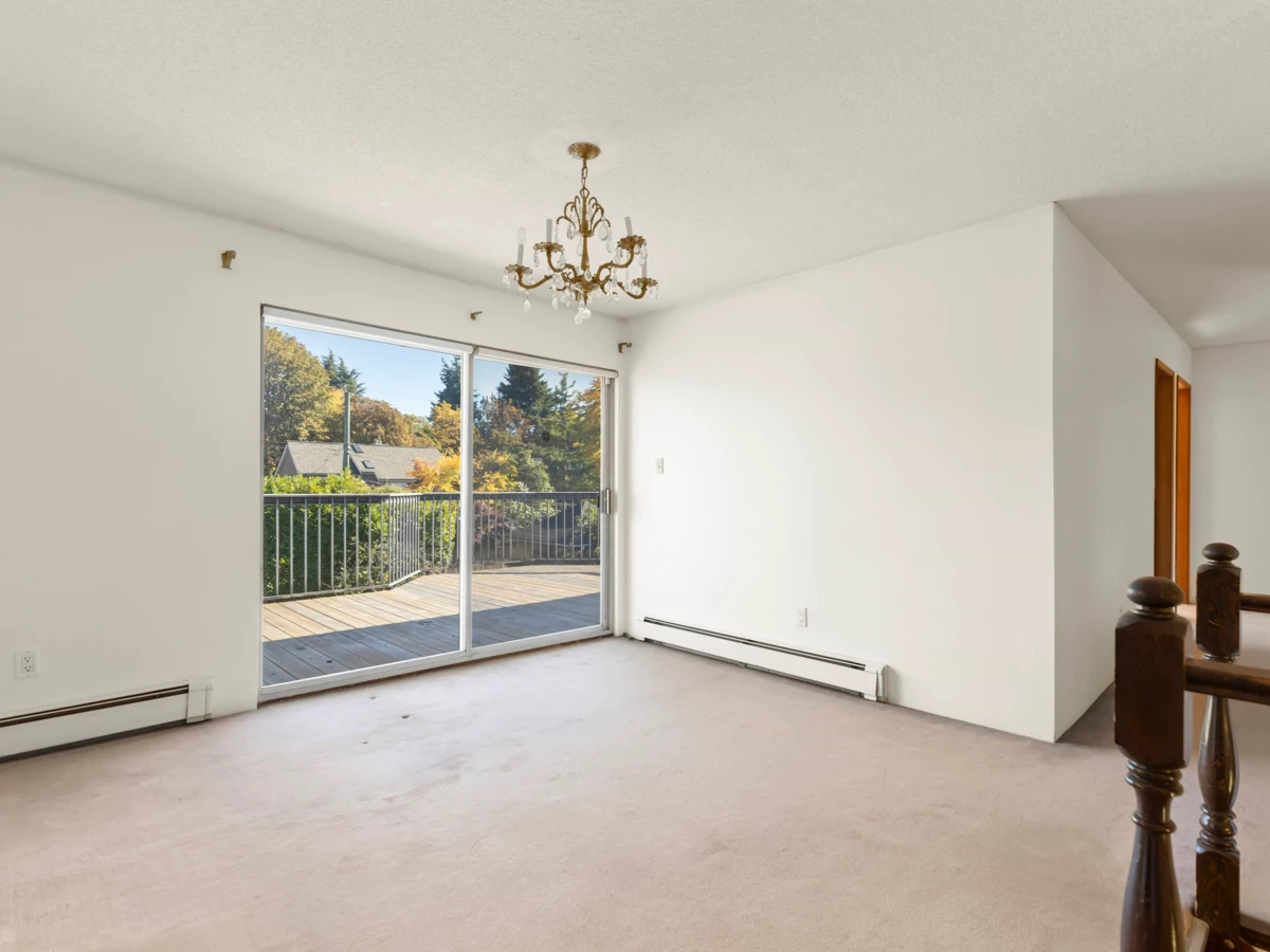 Hallway Photo of 5950 Macdonald Street, Vancouver, BC