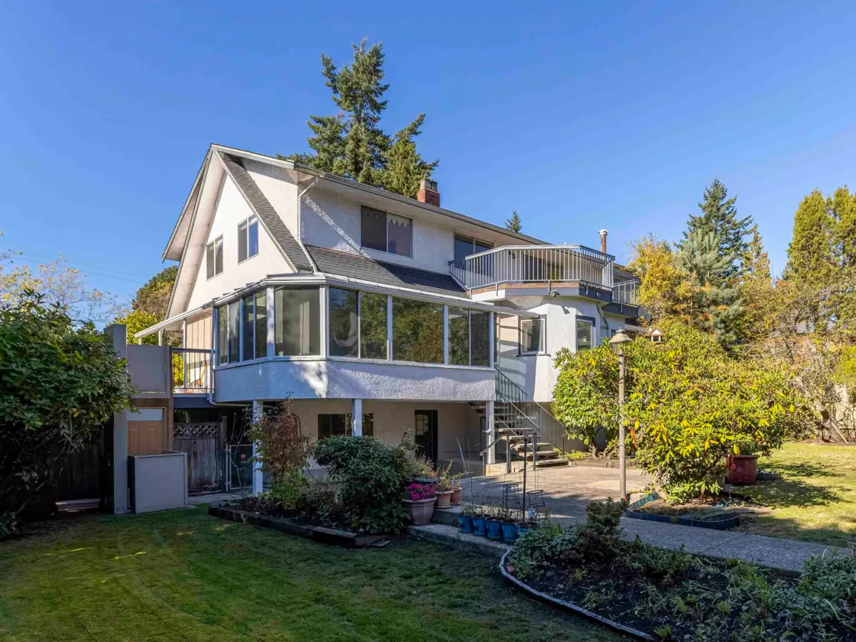 Hot Tub / Spa Photo of 5950 Macdonald Street, Vancouver, BC