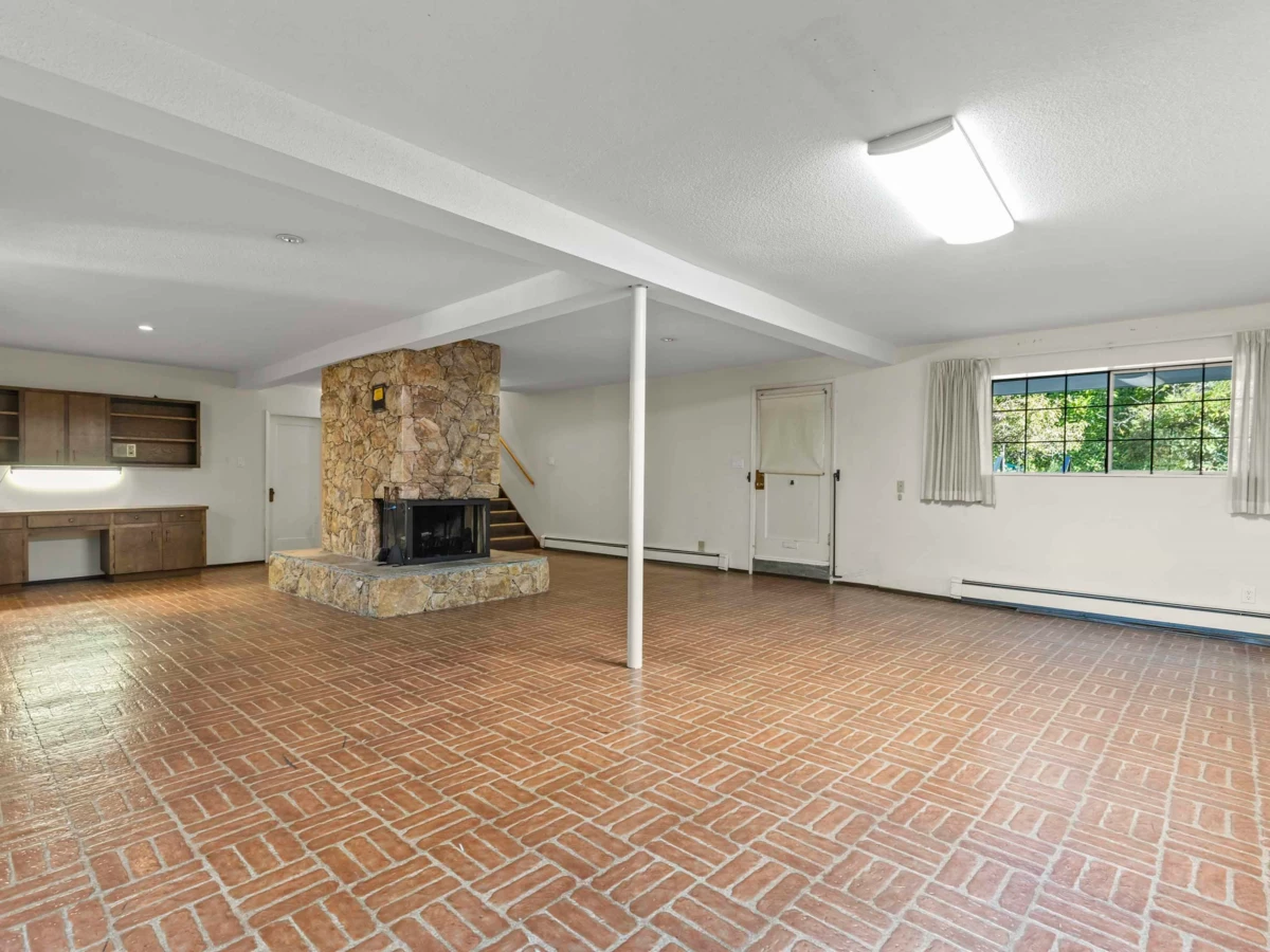 Swimming Pool Photo of 5950 Macdonald Street, Vancouver, BC