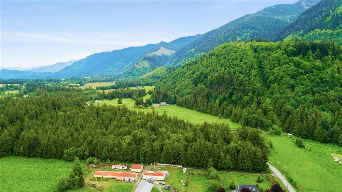 Dining Area Photo of 238 Maple Falls Road, Columbia Valley, BC