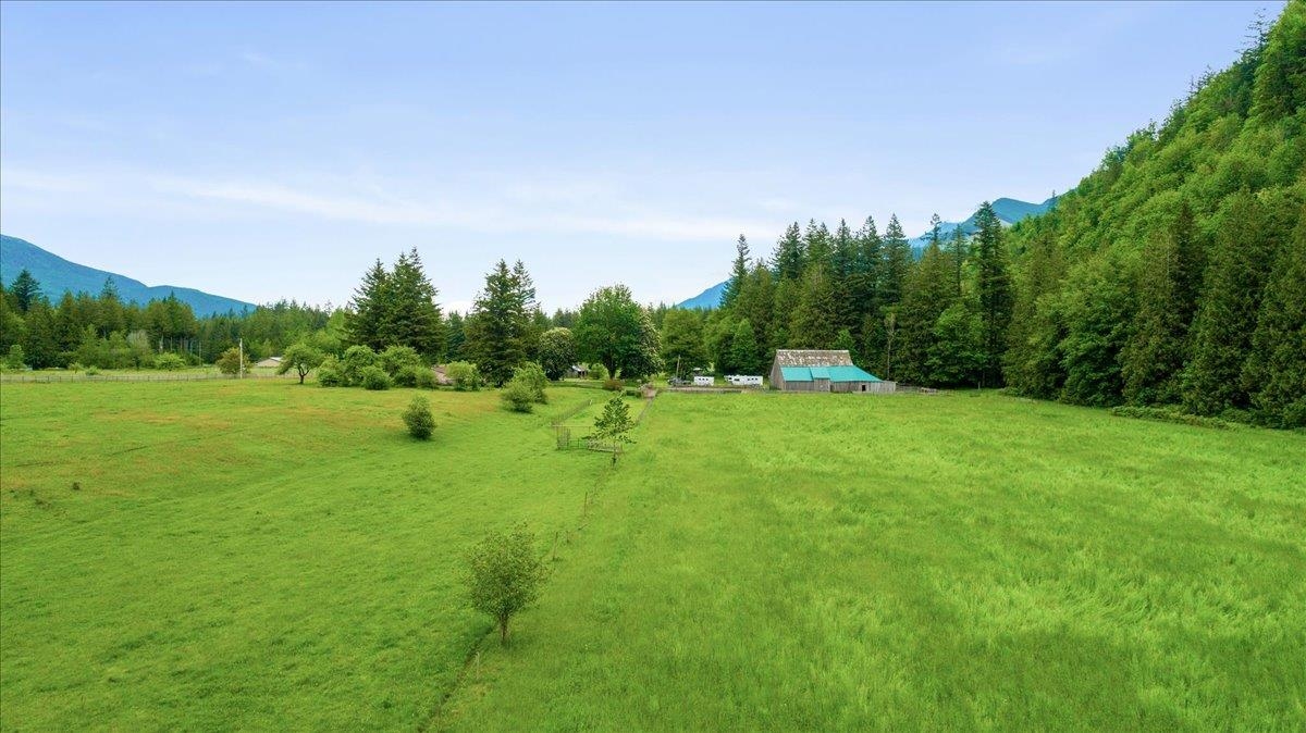 Walk-In Closet Photo of 238 Maple Falls Road, Columbia Valley, BC