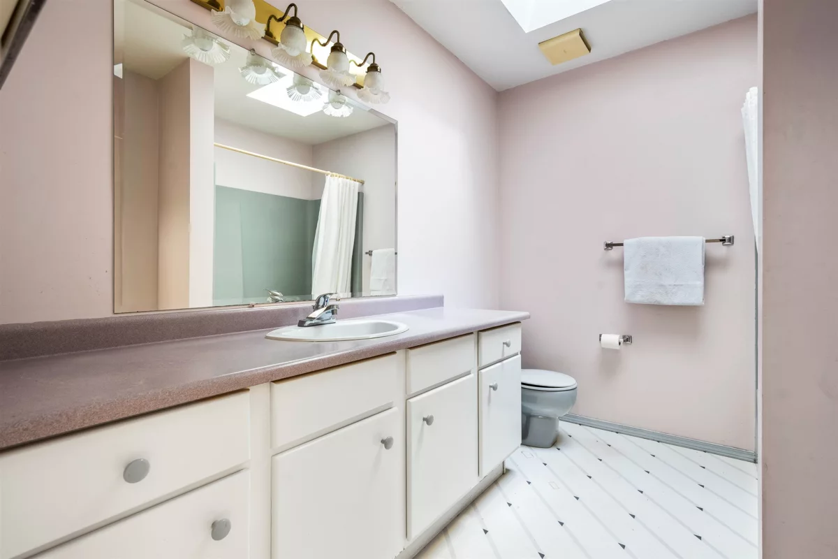 Entry Foyer Photo of 7523 Garnet Drive, Chilliwack, BC