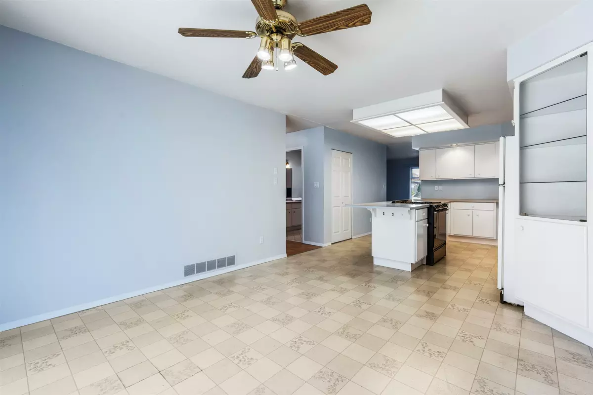 Laundry Room Photo of 7523 Garnet Drive, Chilliwack, BC
