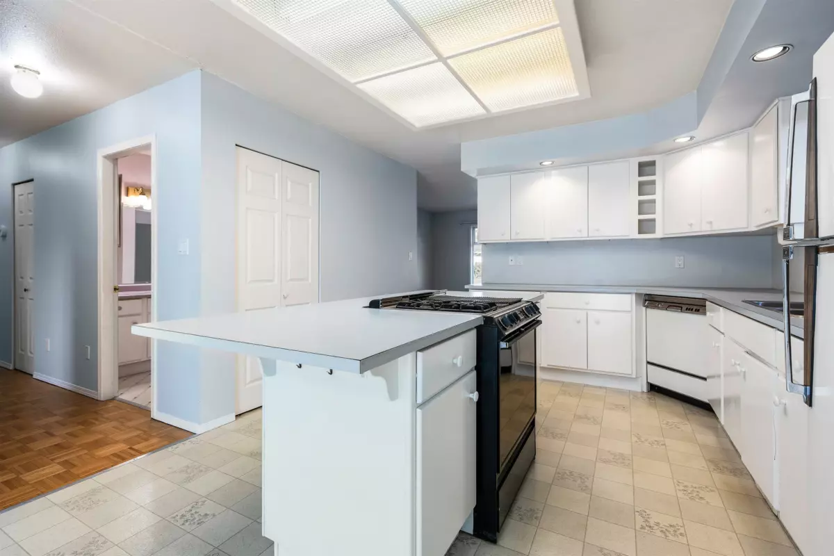 Powder Room Photo of 7523 Garnet Drive, Chilliwack, BC