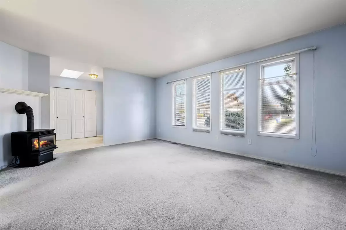 Walk-In Closet Photo of 7523 Garnet Drive, Chilliwack, BC