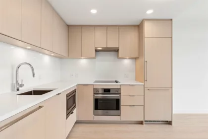 Kitchen Photo of 1001 13675 107a Avenue, Surrey, BC