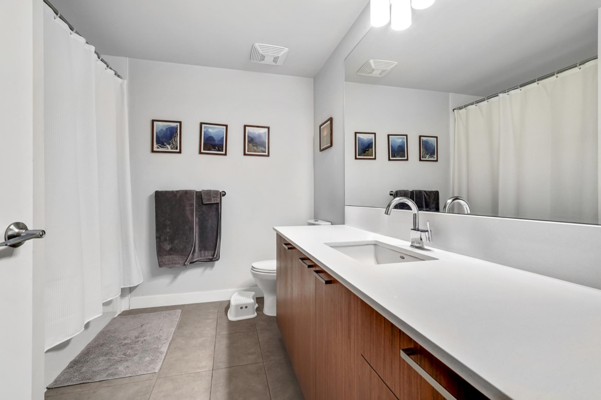 Basement Recreation Room Photo of 516 221 Union Street, Vancouver, BC