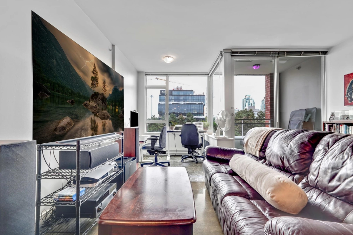 Kitchen Island Photo of 516 221 Union Street, Vancouver, BC