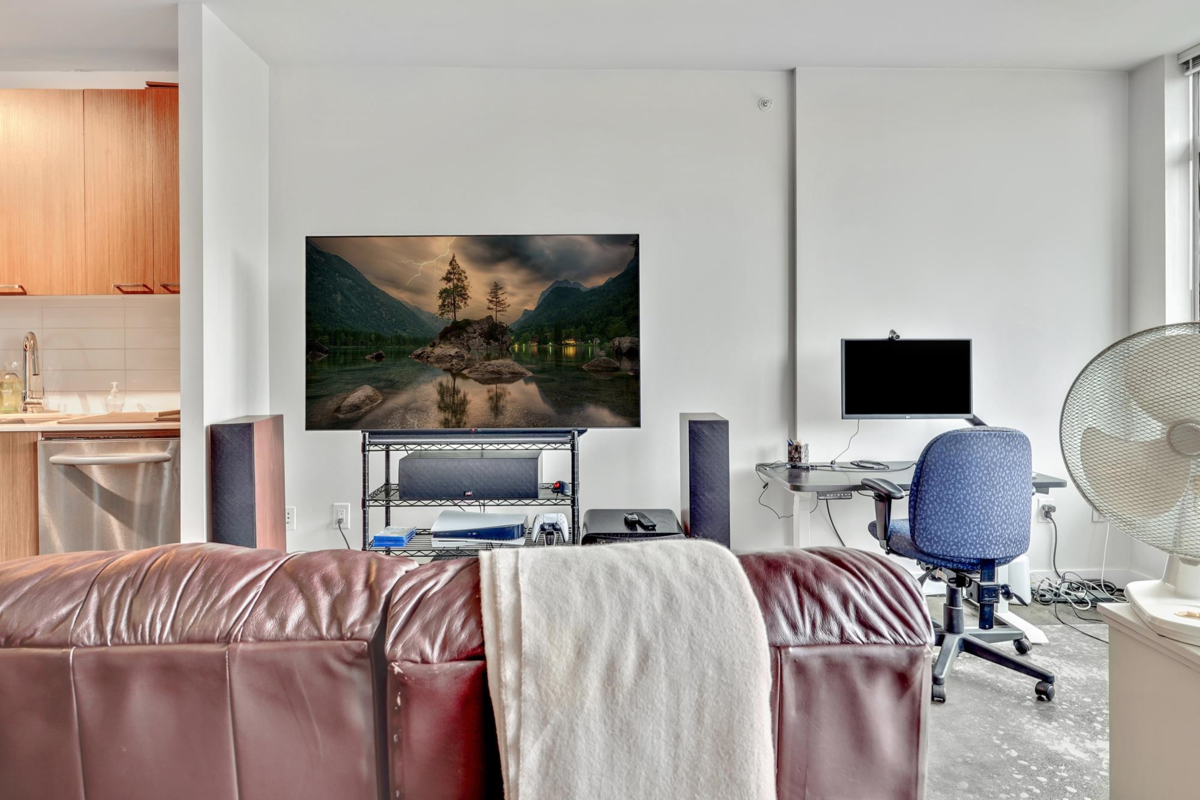 Walk-In Closet Photo of 516 221 Union Street, Vancouver, BC