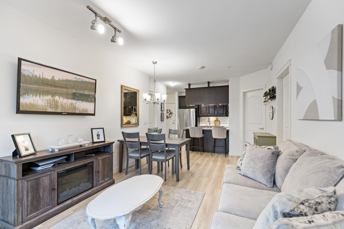 Breakfast Nook Photo of 215 12565 190a Street, Pitt Meadows, BC