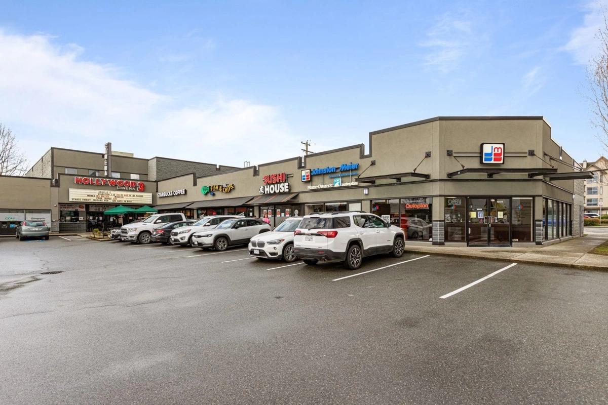 Front Yard Photo of 215 12565 190a Street, Pitt Meadows, BC