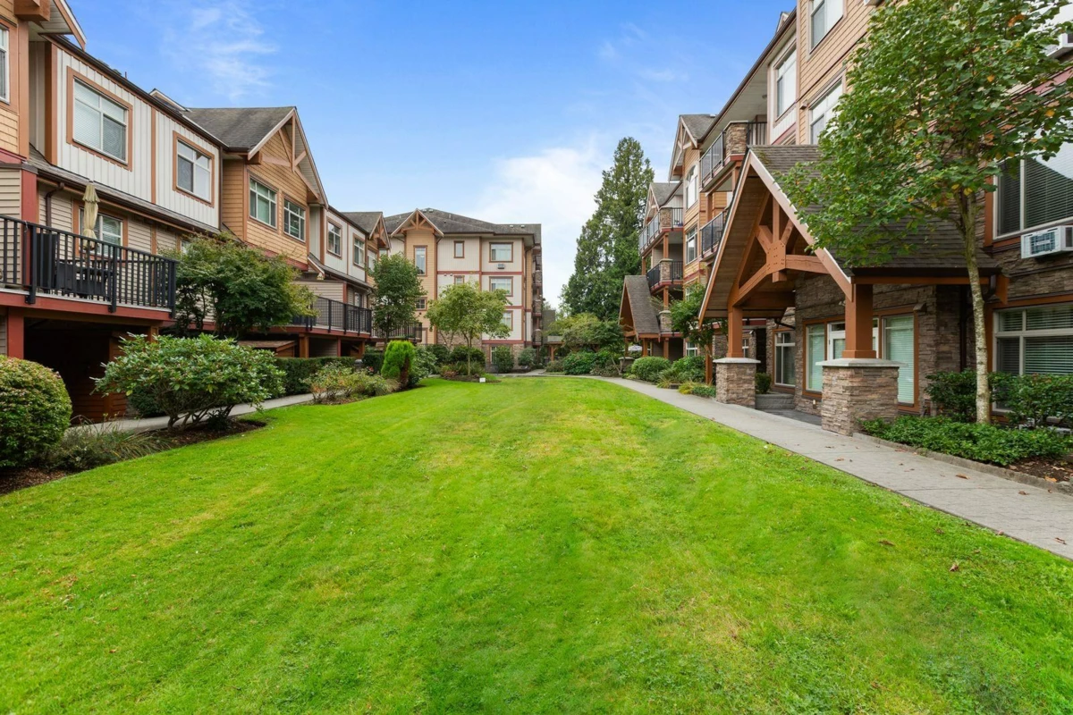 Hallway Photo of 215 12565 190a Street, Pitt Meadows, BC