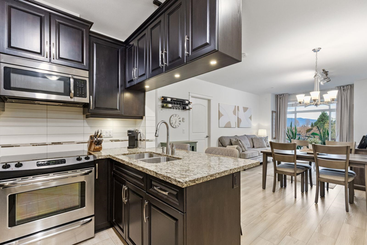 Kitchen Photo of 215 12565 190a Street, Pitt Meadows, BC