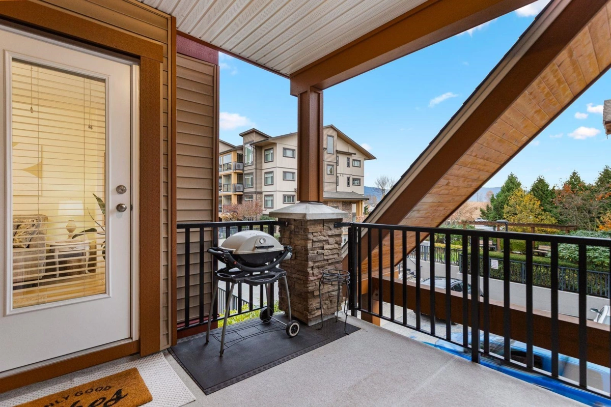 Mudroom Photo of 215 12565 190a Street, Pitt Meadows, BC
