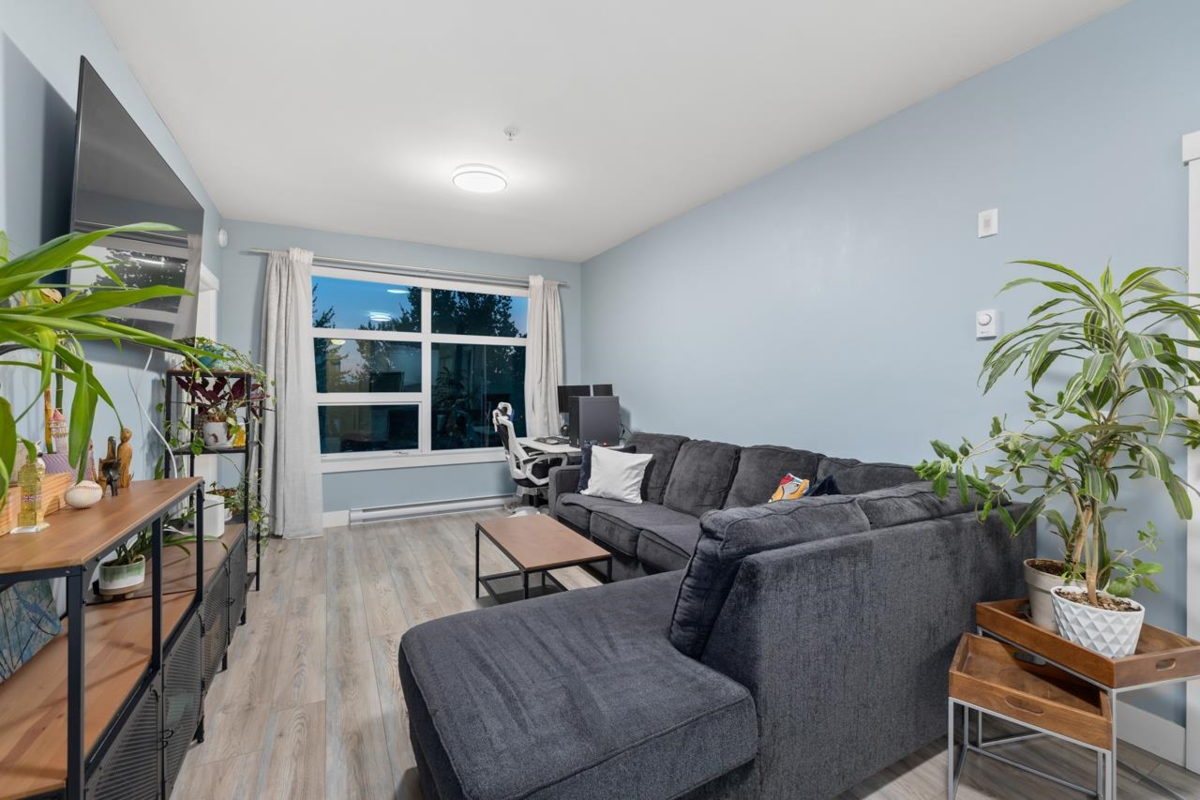 Dining Area Photo of 306 22577 Royal Crescent, Maple Ridge, BC