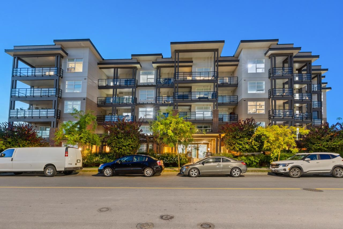 Entry Foyer Photo of 306 22577 Royal Crescent, Maple Ridge, BC