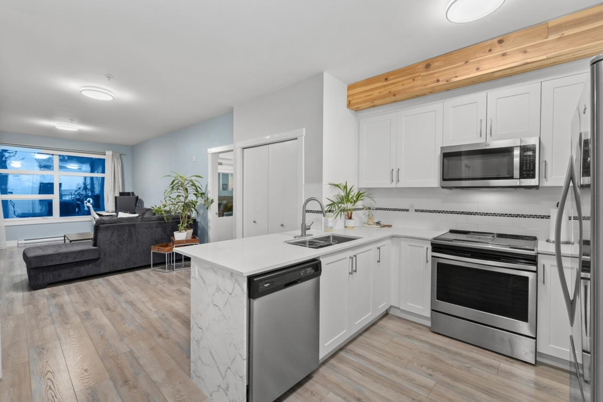 Kitchen Island Photo of 306 22577 Royal Crescent, Maple Ridge, BC