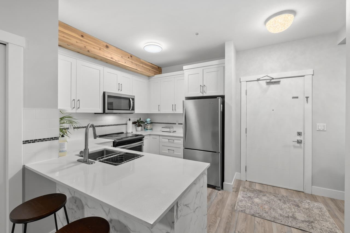 Kitchen Photo of 306 22577 Royal Crescent, Maple Ridge, BC