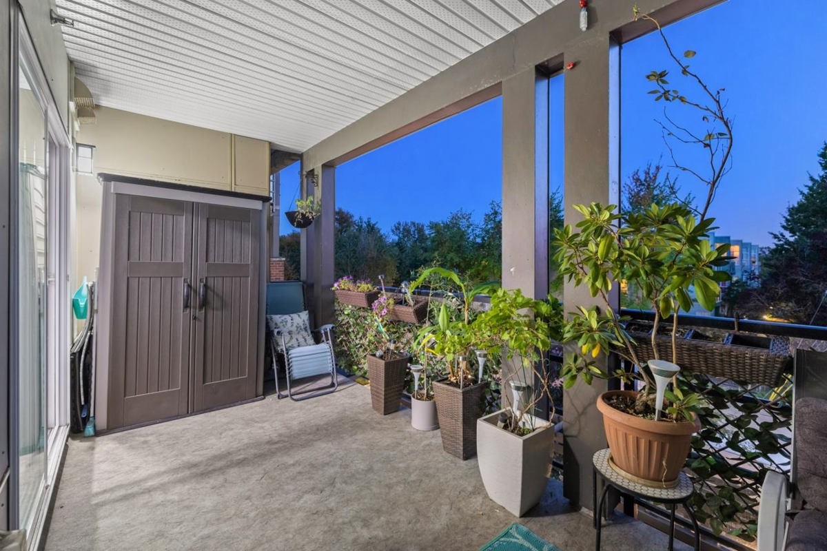 Powder Room Photo of 306 22577 Royal Crescent, Maple Ridge, BC