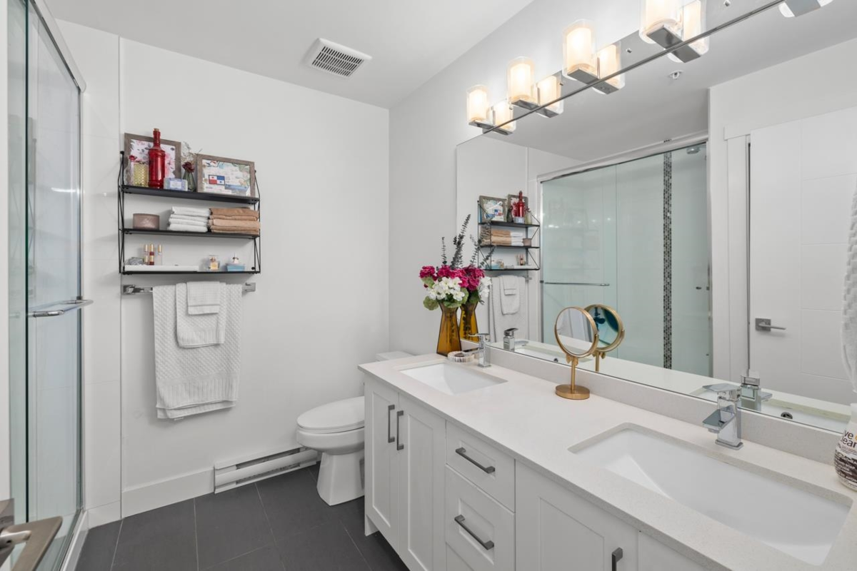 Primary Bathroom Photo of 306 22577 Royal Crescent, Maple Ridge, BC