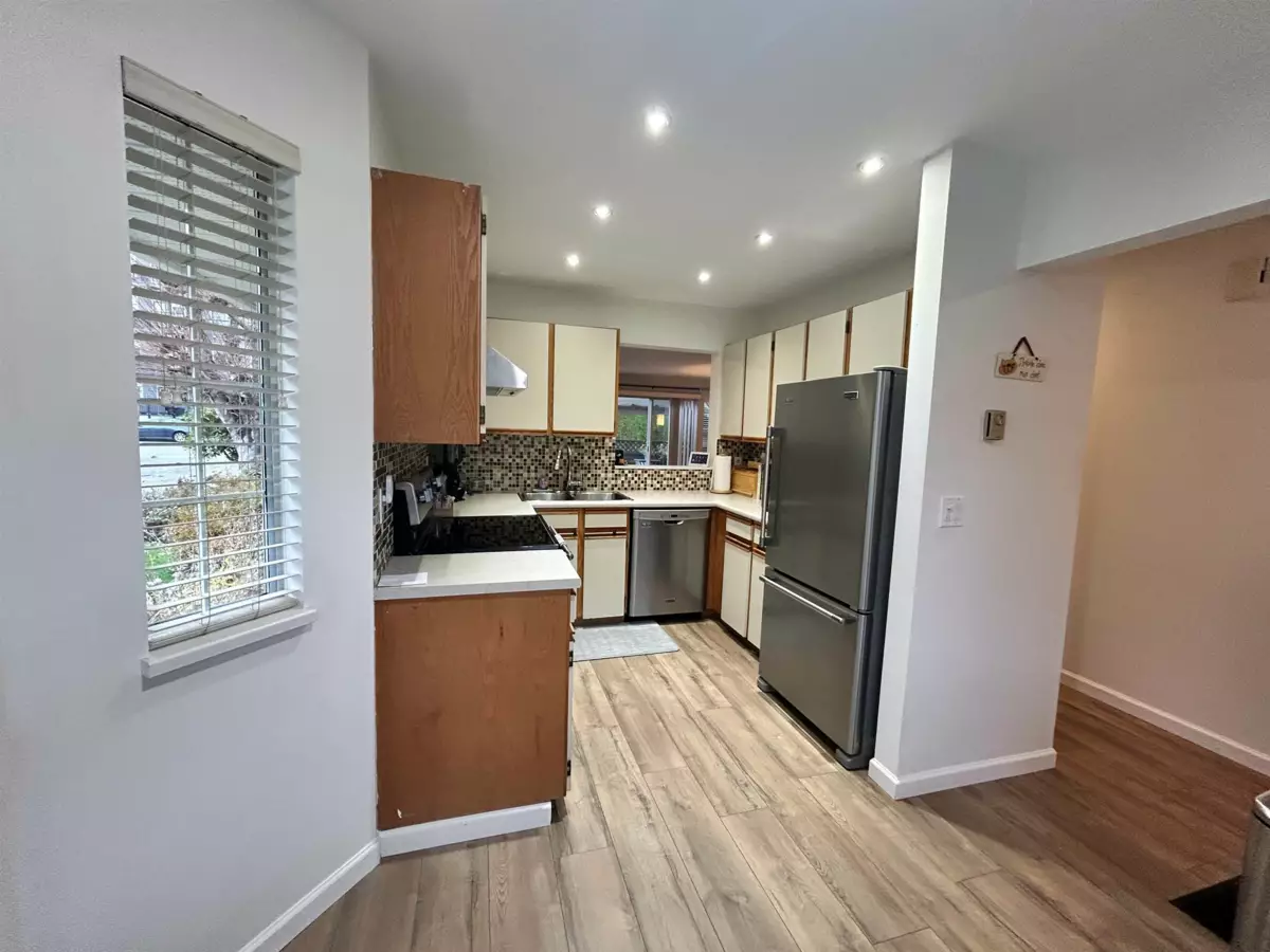 Dining Area Photo of 123 5360 201 Street, Langley, BC