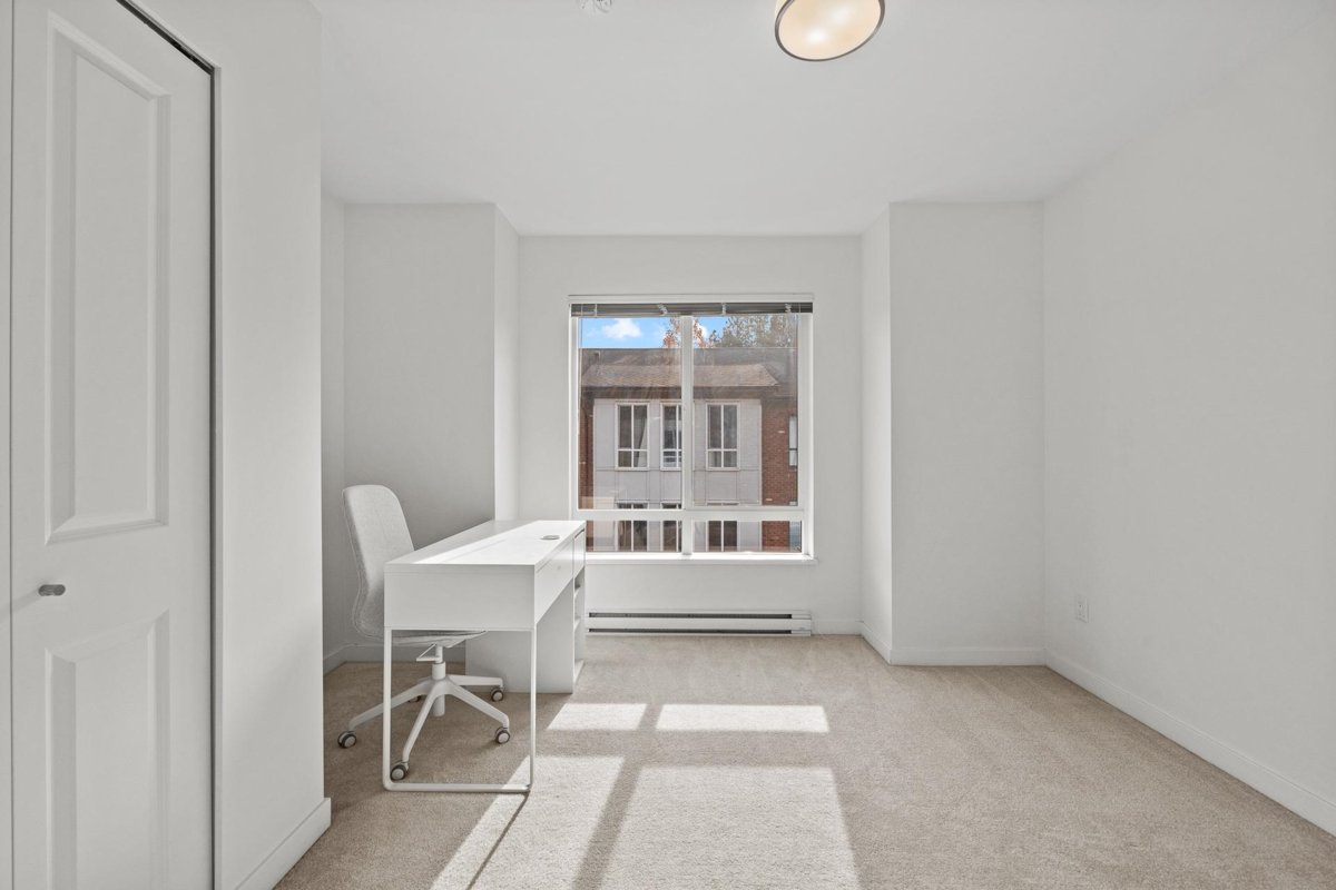 Entry Foyer Photo of 65 15898 27 Avenue, Surrey, BC