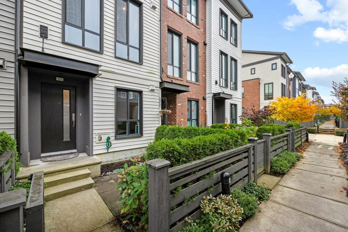 Front Yard Photo of 65 15898 27 Avenue, Surrey, BC