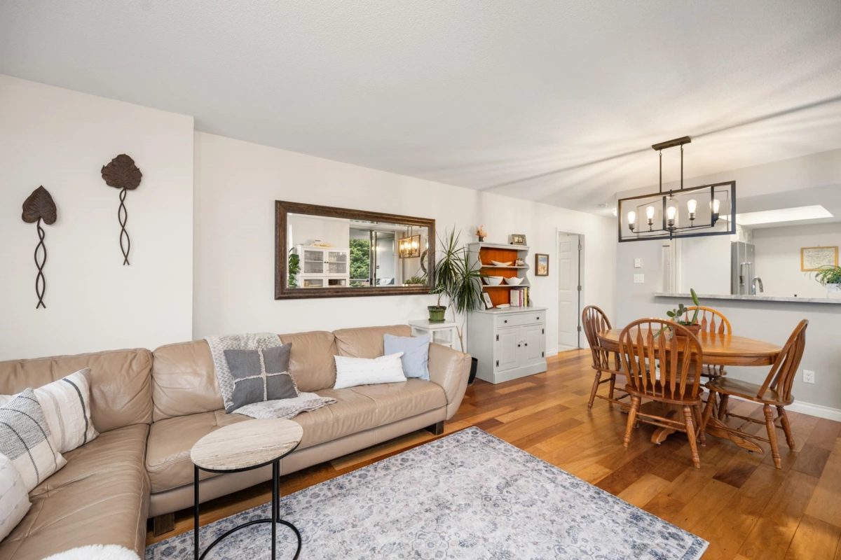 Breakfast Nook Photo of 1004 200 Newport Drive, Port Moody, BC