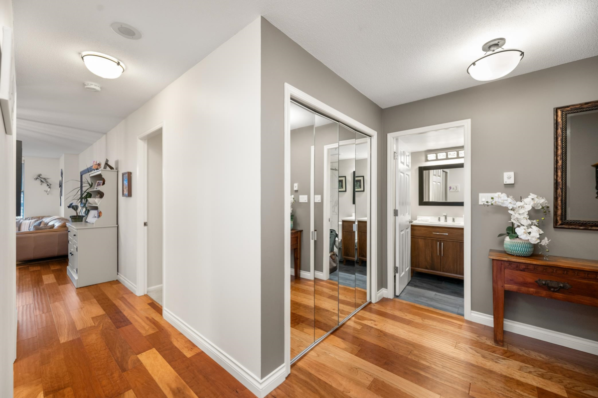 Entry Foyer Photo of 1004 200 Newport Drive, Port Moody, BC