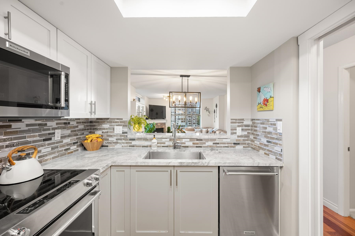 Kitchen Island Photo of 1004 200 Newport Drive, Port Moody, BC