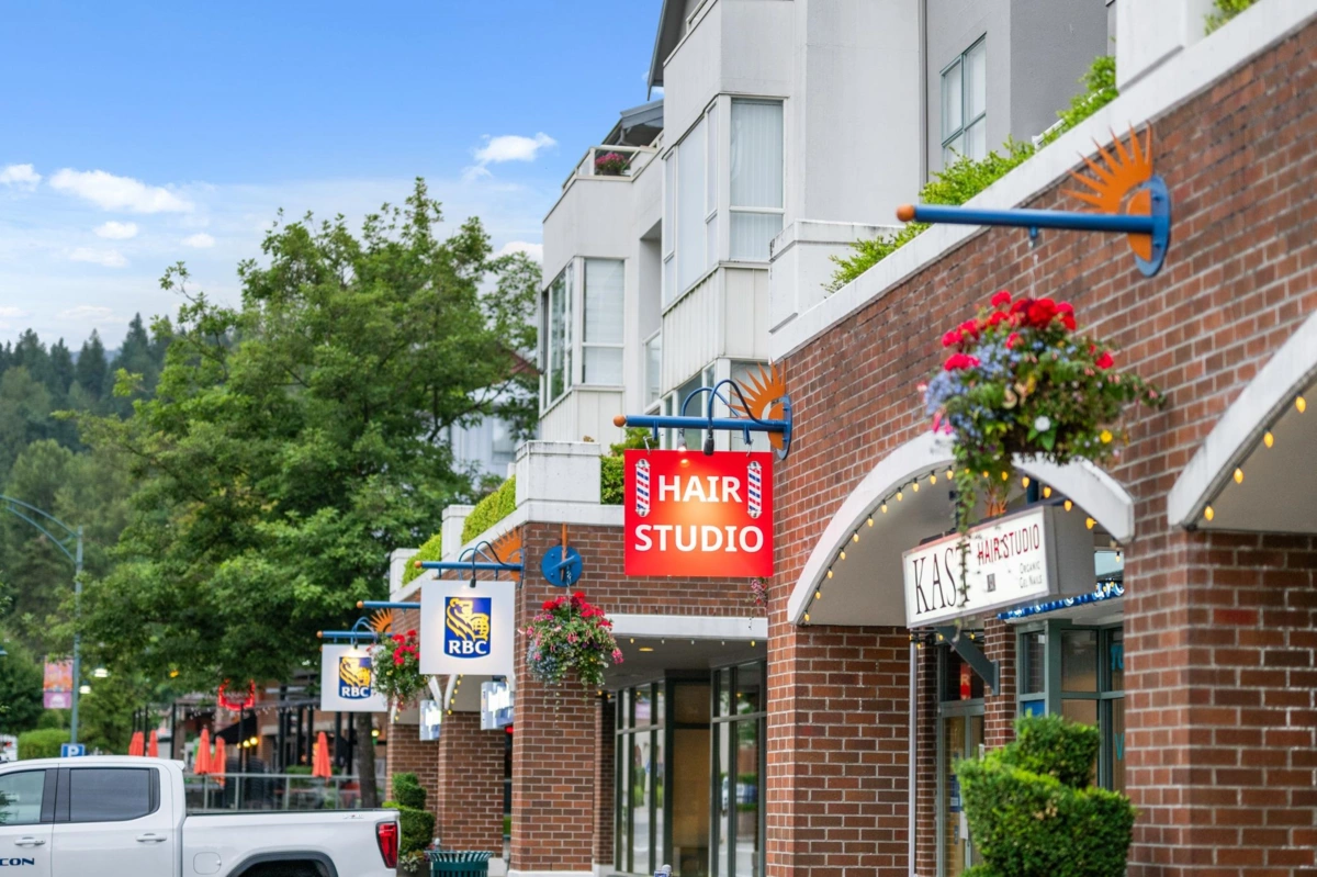 Swimming Pool Photo of 1004 200 Newport Drive, Port Moody, BC