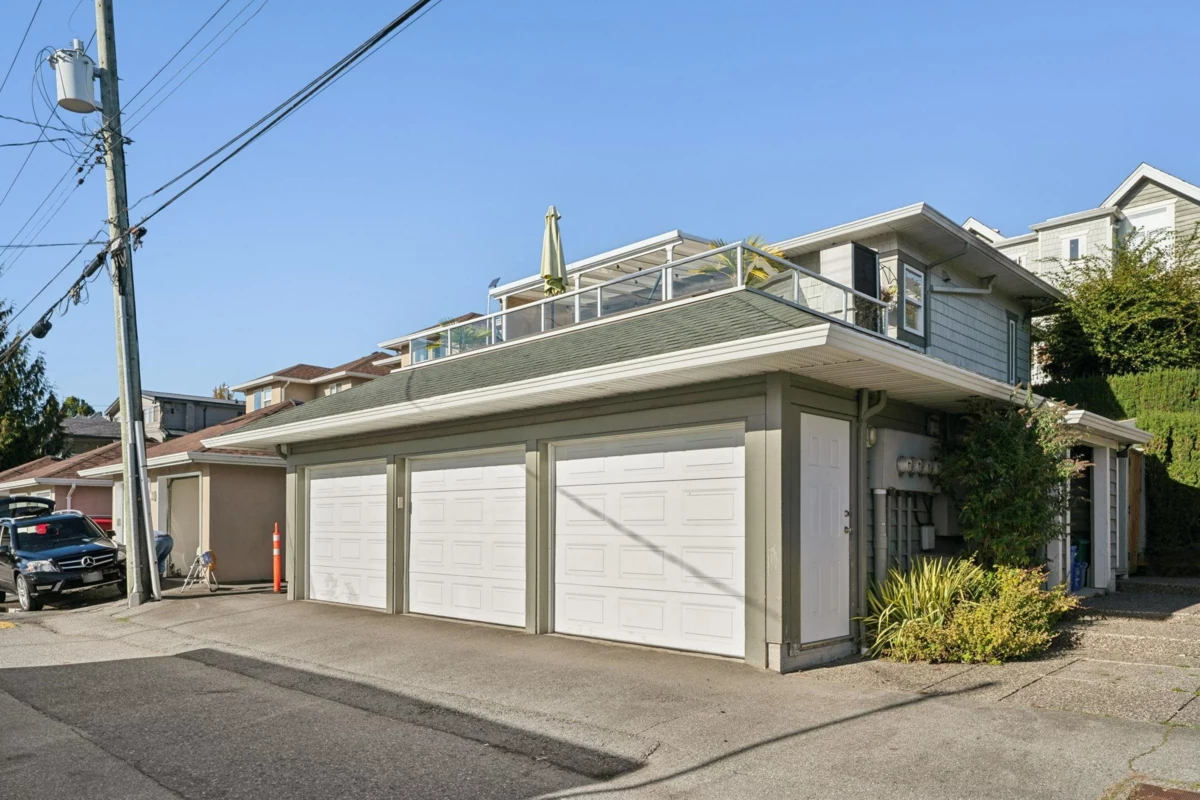 Backyard Photo of 333 E Keith Road, North Vancouver, BC