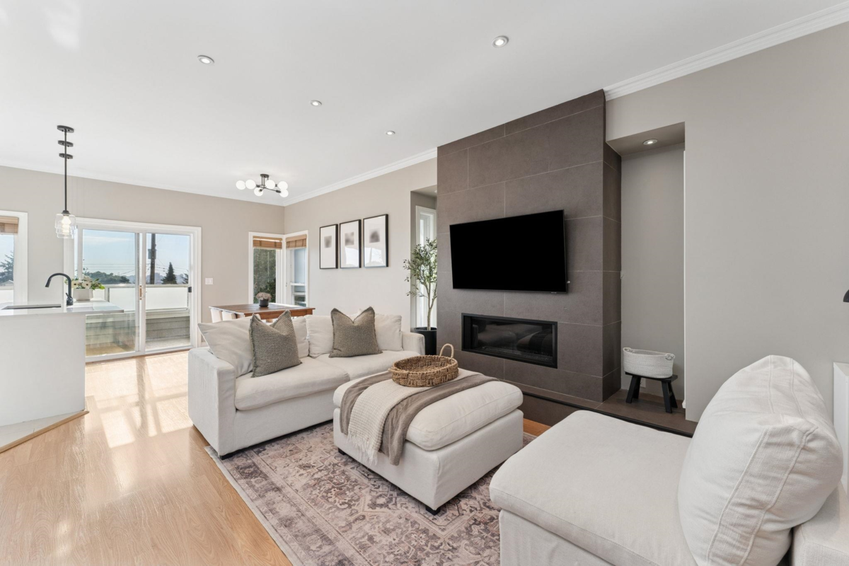 Dining Area Photo of 333 E Keith Road, North Vancouver, BC