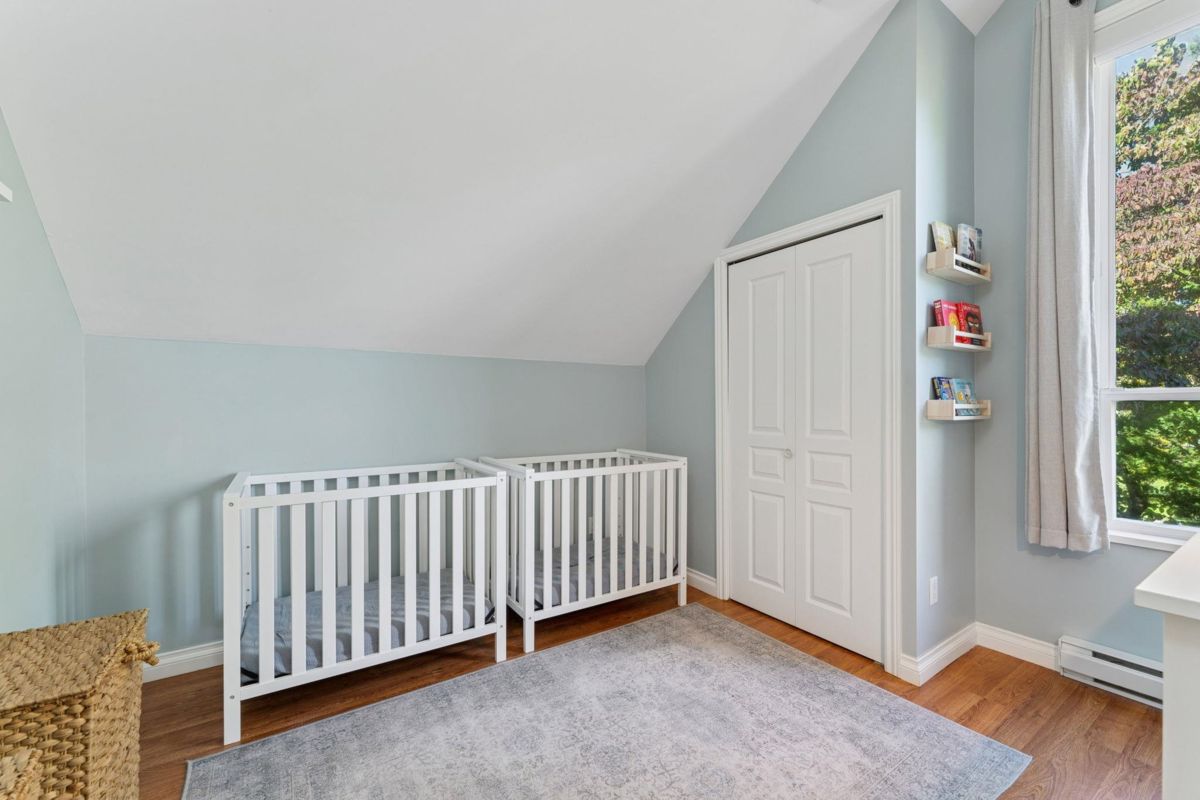 Hallway Photo of 333 E Keith Road, North Vancouver, BC