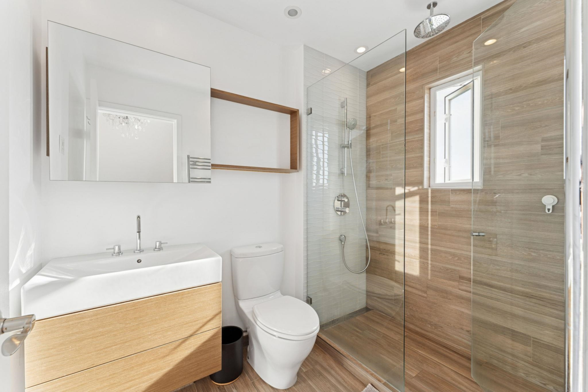 Laundry Room Photo of 333 E Keith Road, North Vancouver, BC