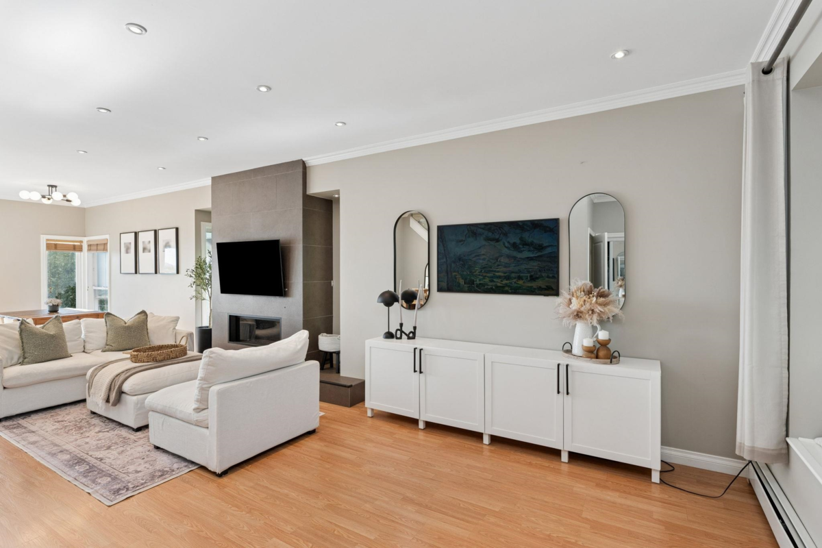 Living Room Photo of 333 E Keith Road, North Vancouver, BC