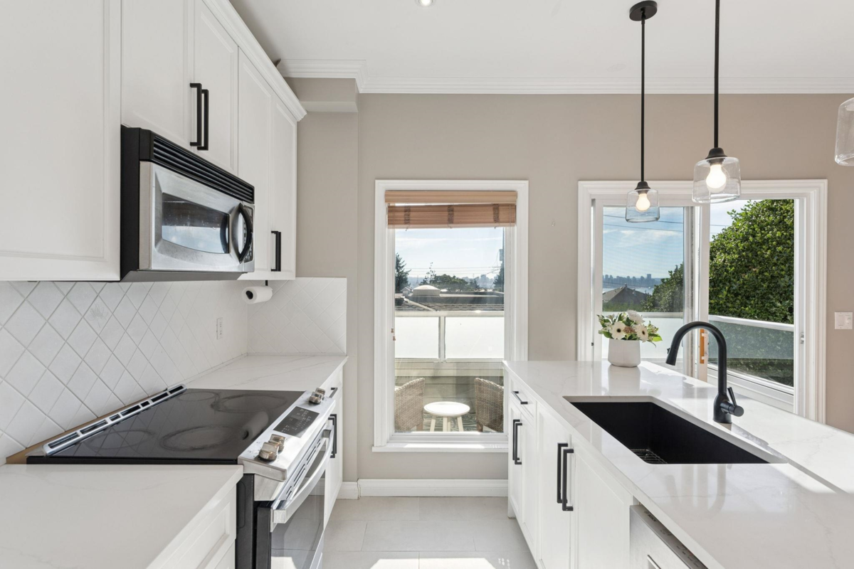 Pantry Photo of 333 E Keith Road, North Vancouver, BC