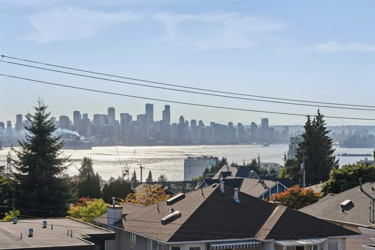 Powder Room Photo of 333 E Keith Road, North Vancouver, BC
