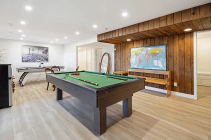 Basement Recreation Room Photo of 330 Bayview Road, Lions Bay, BC